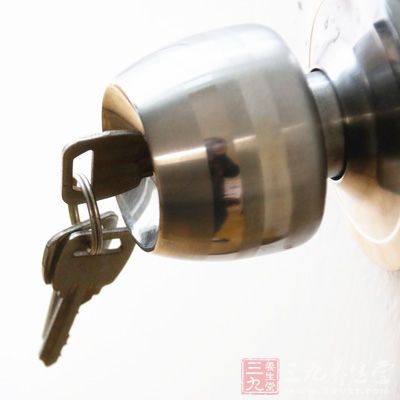 感冒病毒如在門把手、汽車扶手等硬物體表面可存活72小時