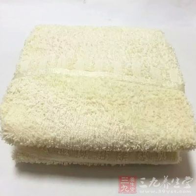 使腰變細的毛巾操必備用品：毛巾一條