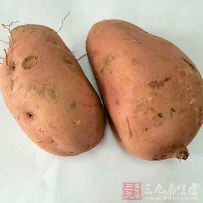 紅薯一個、銀耳一朵、生姜兩片、冰糖適量