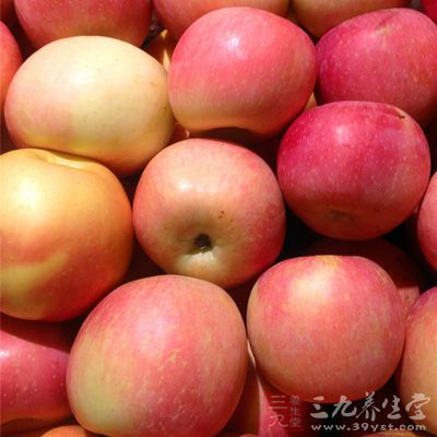 蘋果熱量低、纖維含量高，多吃蘋果既健康，又能瘦身