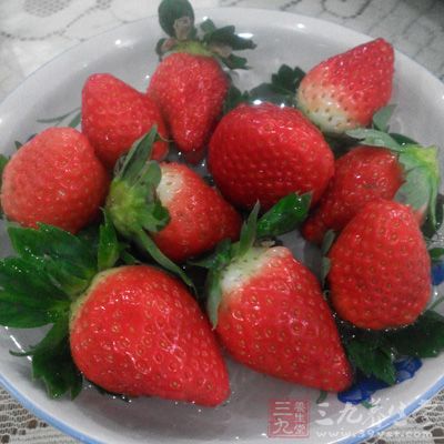 鳳梨、草莓、芹菜，青椒