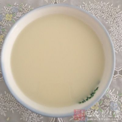 也可適量飲些豆漿、牛奶