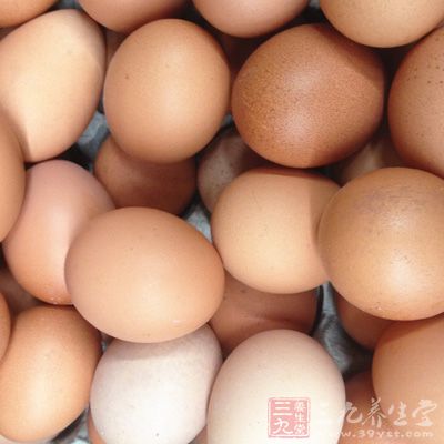 雞蛋兩個、雞精、鹽、香蔥