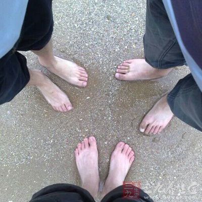 民間有一說法，“寒從腳底生”