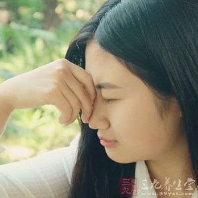 脈細數無力，煩渴不能多飲，皮屑增多，言語無力，小便短赤