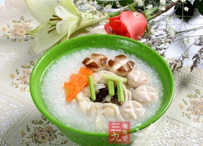秋季飲食首選 7款養顏鮮花粥