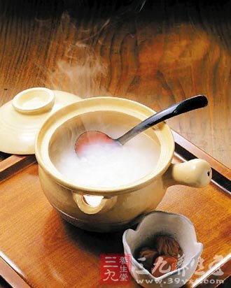 秋季飲食首選 7款養顏鮮花粥