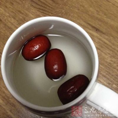 平時愛喝茶的美眉們，無妨月經來前多喝酸棗仁茶