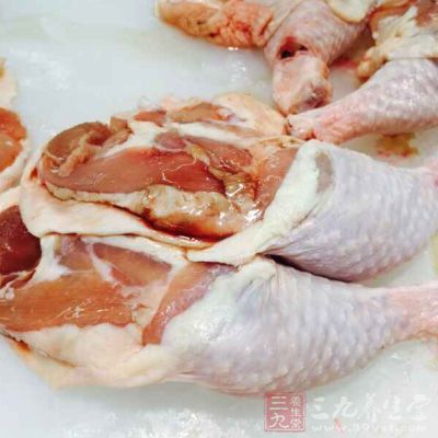 雞腿1只 姜1塊 大蒜4瓣