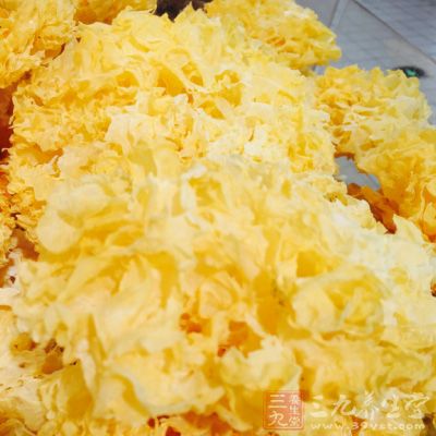 用料：銀耳100克