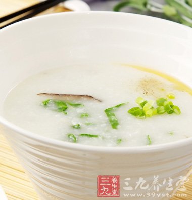 秋季飲食首選 7款養顏鮮花粥