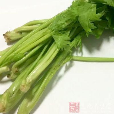 原料：培根肉、芹菜