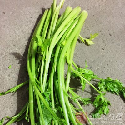 原料：芹菜、花生