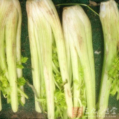 原料：豆腐皮、芹菜