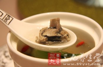 為女性煲制秋天養顏湯