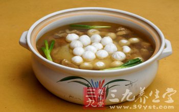 為女性煲制秋天養顏湯