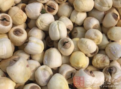 香粳米200g，大紅棗10顆，赤豆20g，蓮子20g