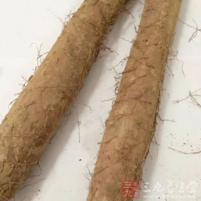 光鴨一只600g左右，生山藥200g，生地黃100g