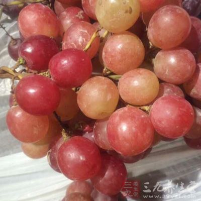 新鮮雪梨200g，葡萄300g