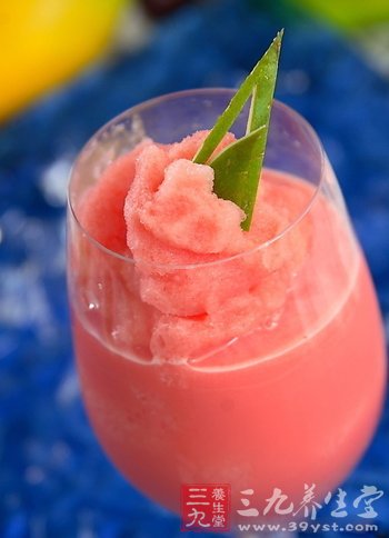 炎炎夏日怎麼過 清涼美味水果撈伴您清爽過一夏