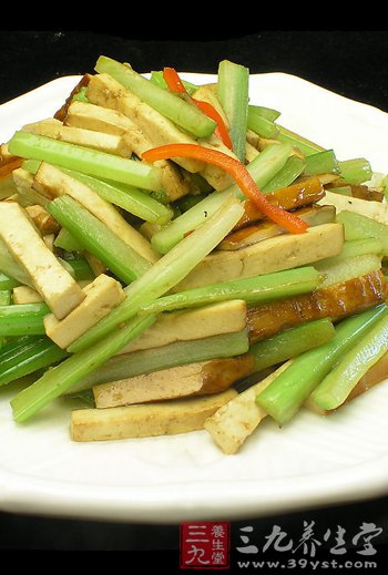 四大方法學芹菜炒香干