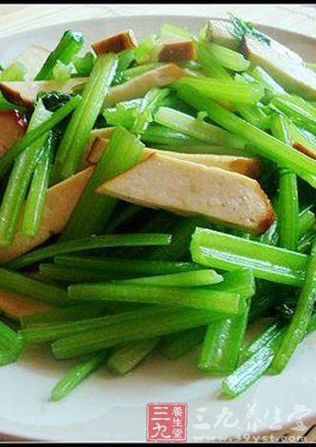 四大方法學芹菜炒香干