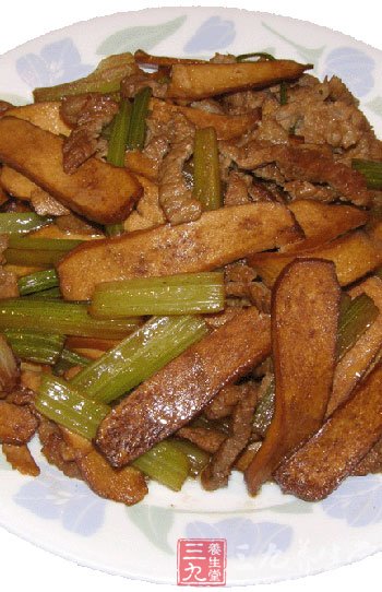 四大方法學芹菜炒香干