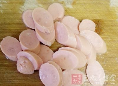 哺乳的媽媽多吃肉類、蛋類、奶類、五谷、湯類等食物