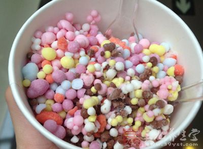 糖果、零嘴等美食琳琅滿目