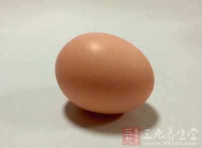 選用既有美容又有補血作用的食品，如牛奶、雞蛋