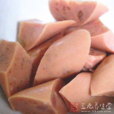 午餐：水煮蛋二個、沙拉、火腿