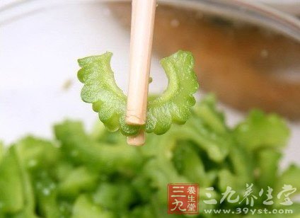 夏日減肥吃苦是王道 1周減8斤的苦瓜食譜
