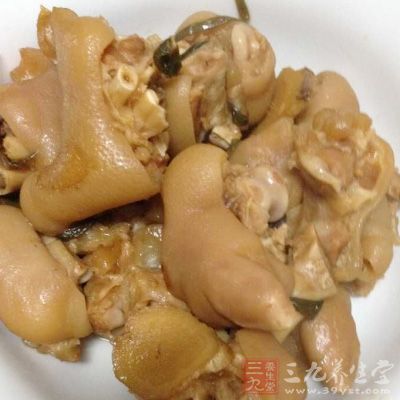 注意補充富含膠原蛋白的動物蛋白質，可吃些豬蹄