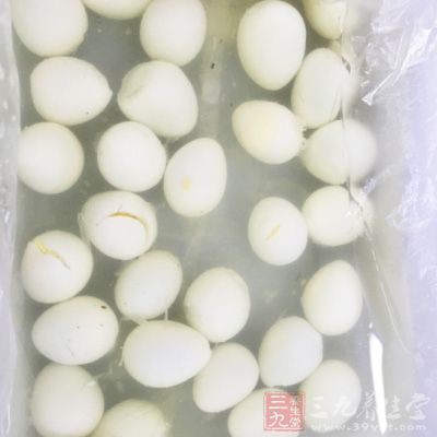 鹌鹑蛋中含有豐富的蛋白質