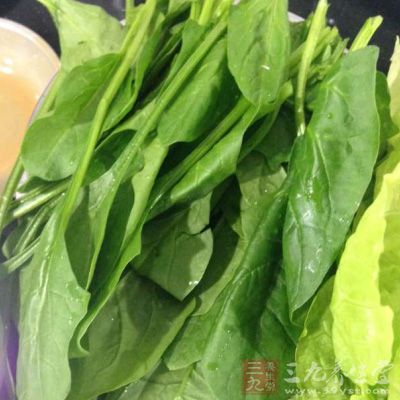 菠菜300克，生菜油100克