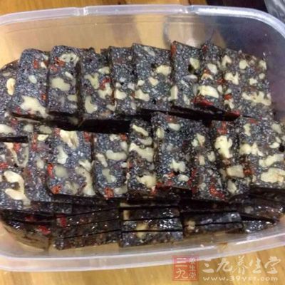 玄參、麥冬、白芍各15克，阿膠30克