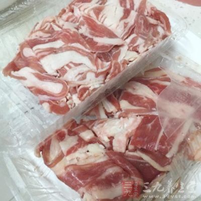 羊肉500克，當歸、生地各15克，干姜10克