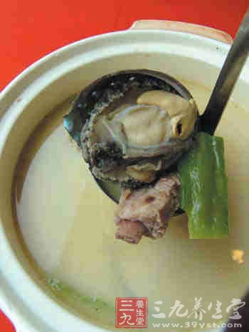 白鲫豬展煲枸杞頭湯