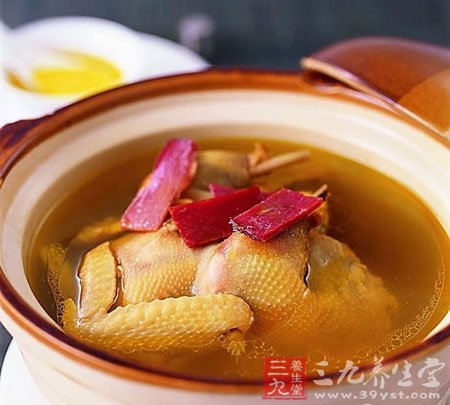 白鲫豬展煲枸杞頭湯