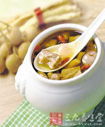 白鲫豬展煲枸杞頭湯