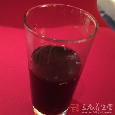 盡量少喝碳酸飲料和那些含糖量高的飲料