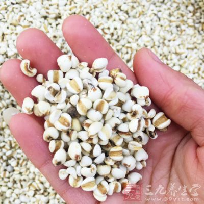 干姜10克，艾葉10克，薏苡仁30克
