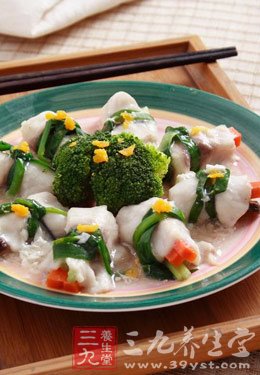 口味清爽 甘筍碧綠魚卷的制作