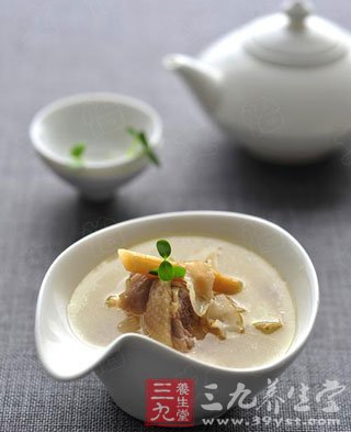 紅棗黑豆豬皮湯是女性美容養顏的好湯