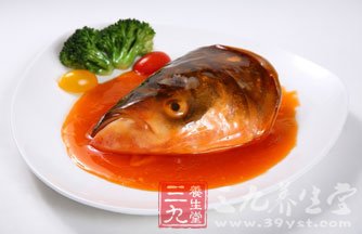 粉葛薏米煲魚頭 健脾益胃清熱