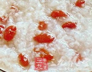 “嶺南湯王”傳授白領5款養生湯