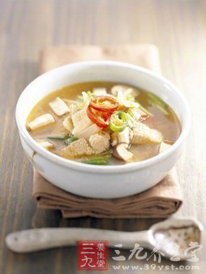 滋補養顏：杏仁珍珠豆腐湯