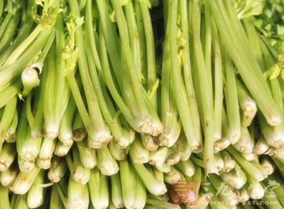 芹菜400克，大棗100克