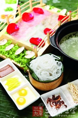 揭秘醫生日常養生食譜：銀耳冰糖炖雪梨養脾胃