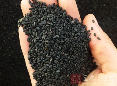 芝麻含鈣高，多吃可預防產鈣質之流失及便秘